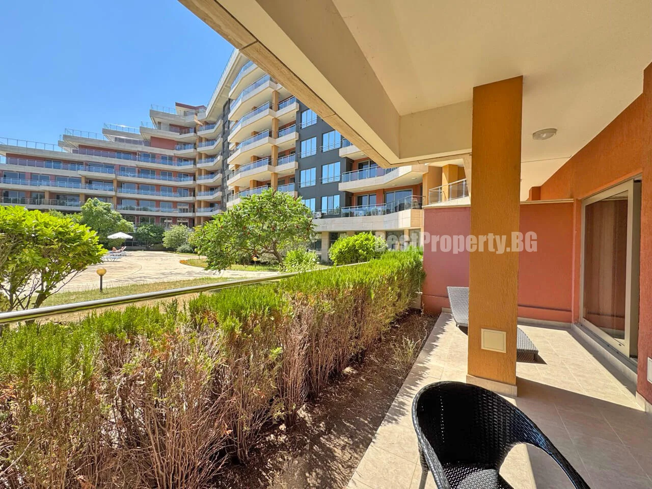 Spacious apartment with a terrace and access to the swimming pool - Peter House, 100 m² – Sunny Beach