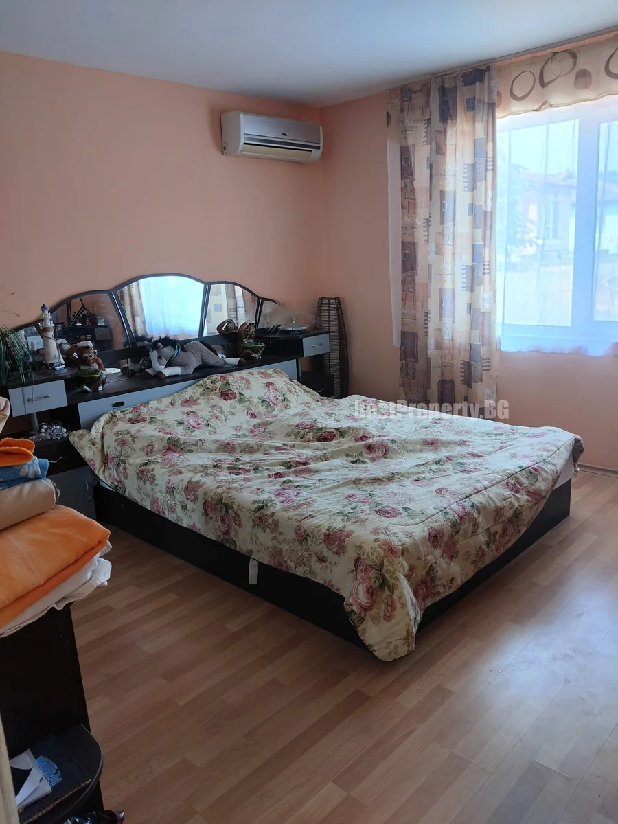 Furnished 2-Bedroom Bungalow with Pool - Banya, 101 m² – Banya