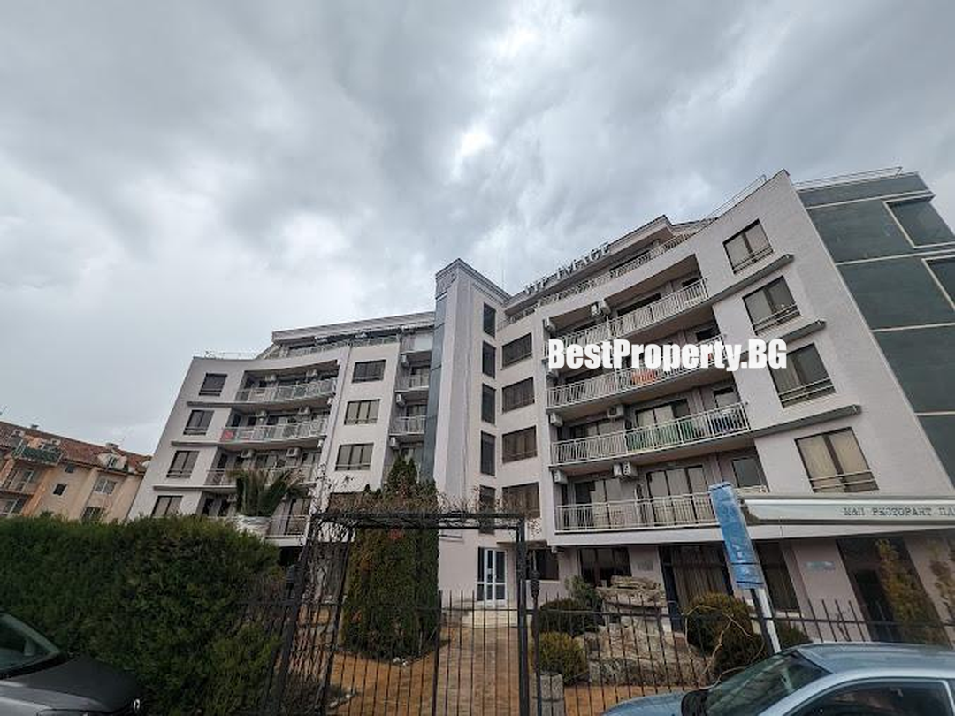 Spacious 103 m² apartment with balcony and pool view – VIP Image – Sunny Beach