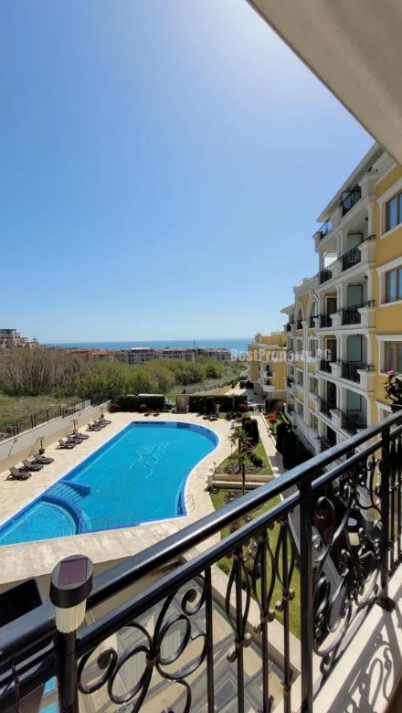 Spacious apartment with a view of the sea, mountains and swimming pool - Villa Florence – Saint Vlas
