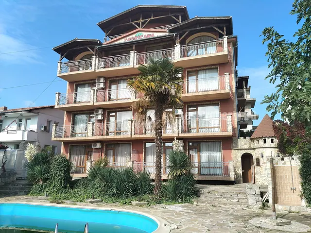 Hotel with 29 rooms, swimming pool and restaurant 300 m from the sea – Ravda, 1065 m² – Ravda
