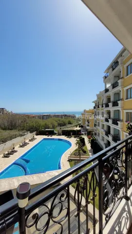 Spacious apartment with a view of the sea, mountains and swimming pool - Villa Florence – Saint Vlas